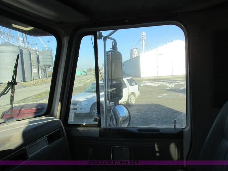 image for item L7011 1985 GMC dump truck