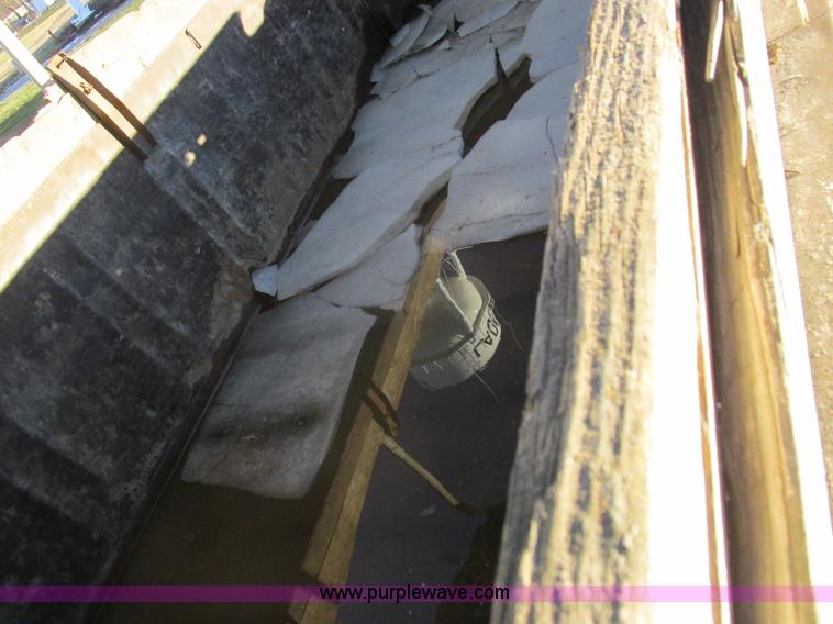 image for item L7011 1985 GMC dump truck