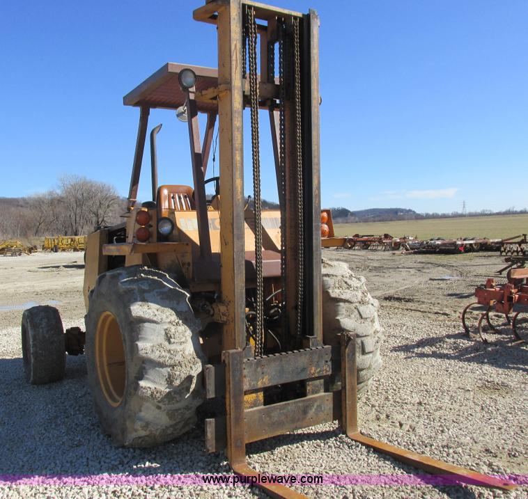 Case 584 forklift in Jefferson City, MO Item L7088 sold Purple Wave