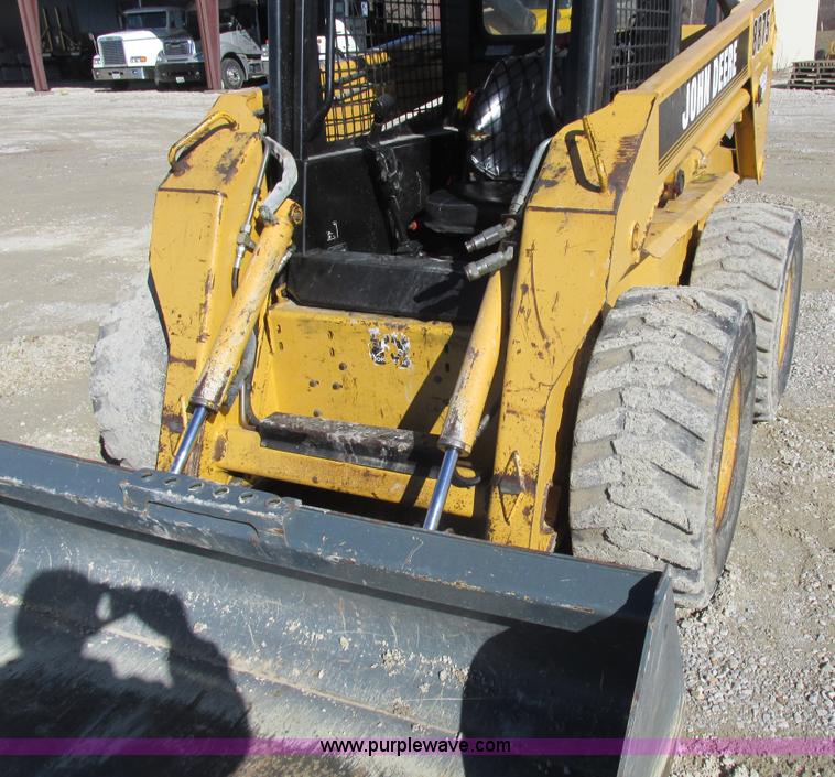 image for item L7098 1997 John Deere 8875 skid steer