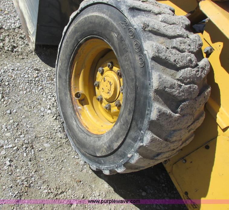 image for item L7098 1997 John Deere 8875 skid steer