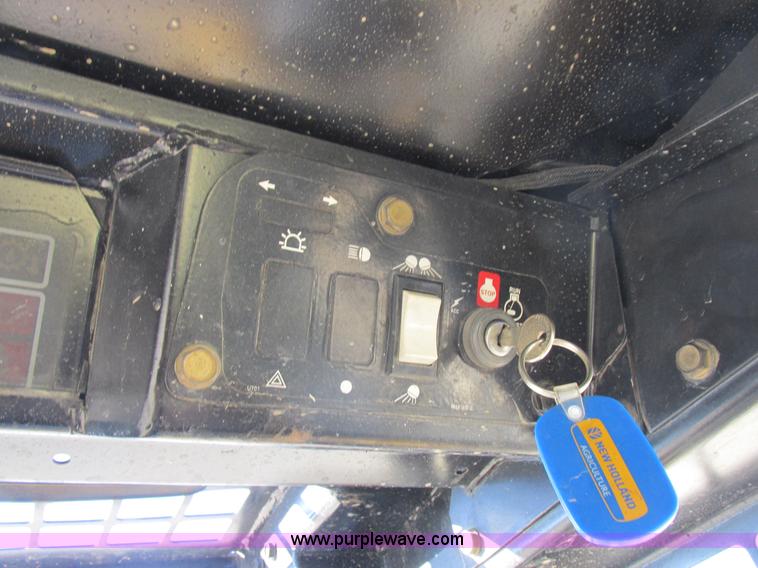 image for item L7098 1997 John Deere 8875 skid steer