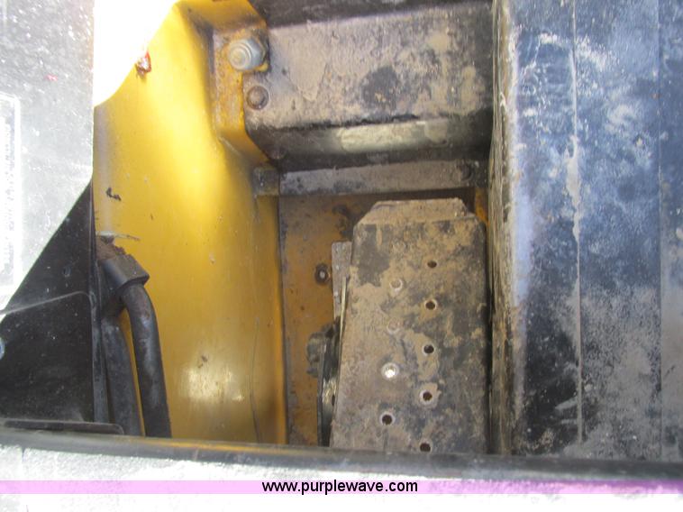 image for item L7098 1997 John Deere 8875 skid steer