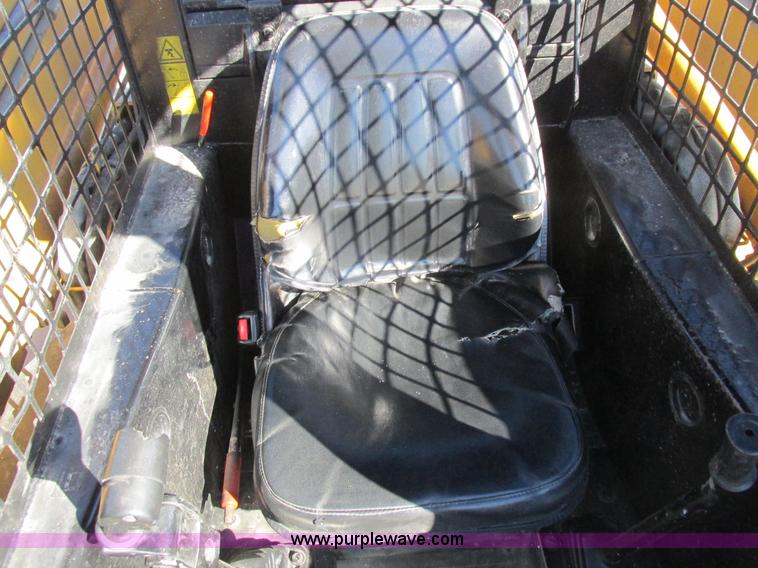 image for item L7098 1997 John Deere 8875 skid steer