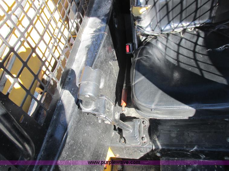 image for item L7098 1997 John Deere 8875 skid steer