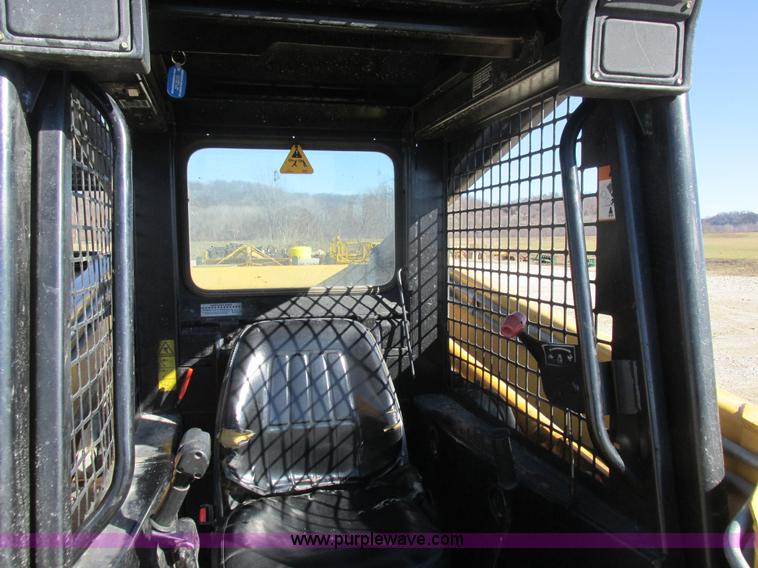 image for item L7098 1997 John Deere 8875 skid steer