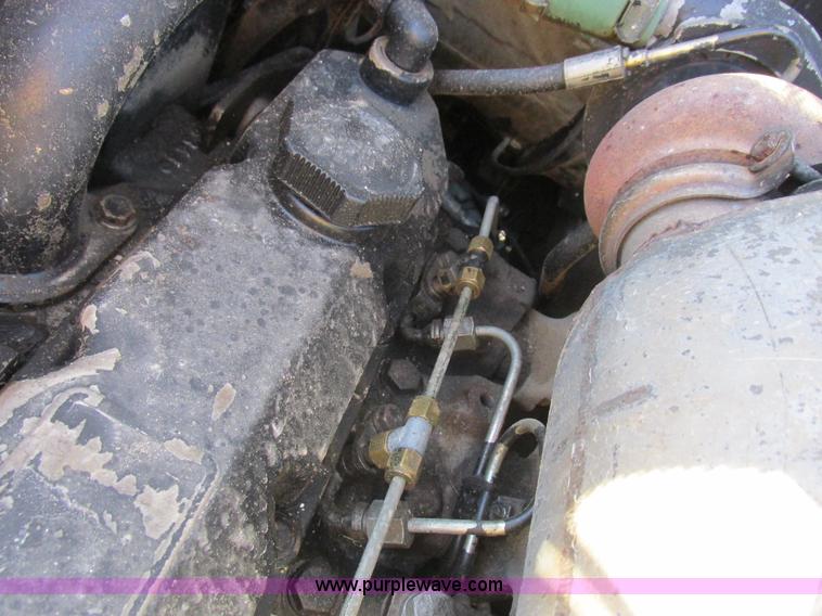 image for item L7098 1997 John Deere 8875 skid steer