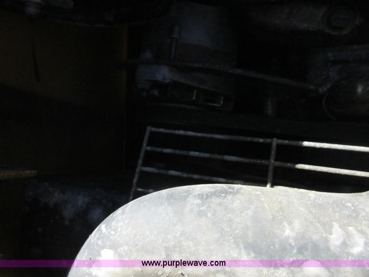 image for item L7098 1997 John Deere 8875 skid steer