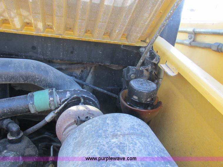 image for item L7098 1997 John Deere 8875 skid steer