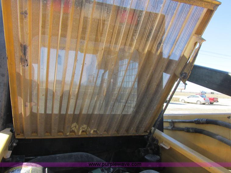 image for item L7098 1997 John Deere 8875 skid steer