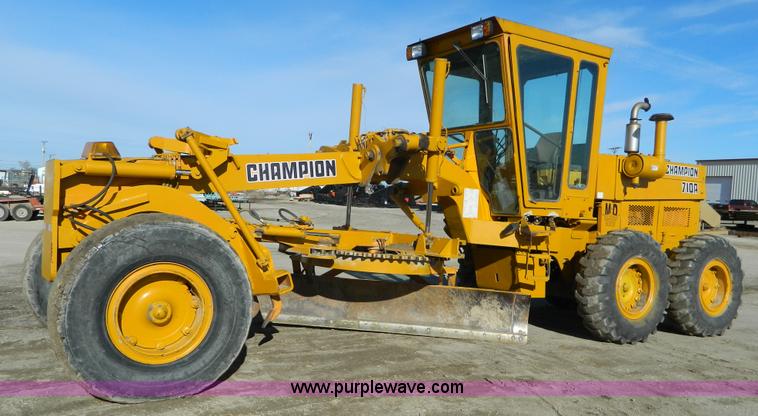 image for item L7307 1988 Champion 710A motor grader