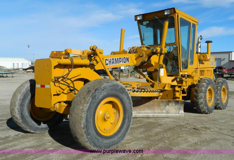 image for item L7307 1988 Champion 710A motor grader