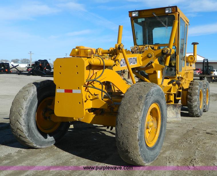 image for item L7307 1988 Champion 710A motor grader