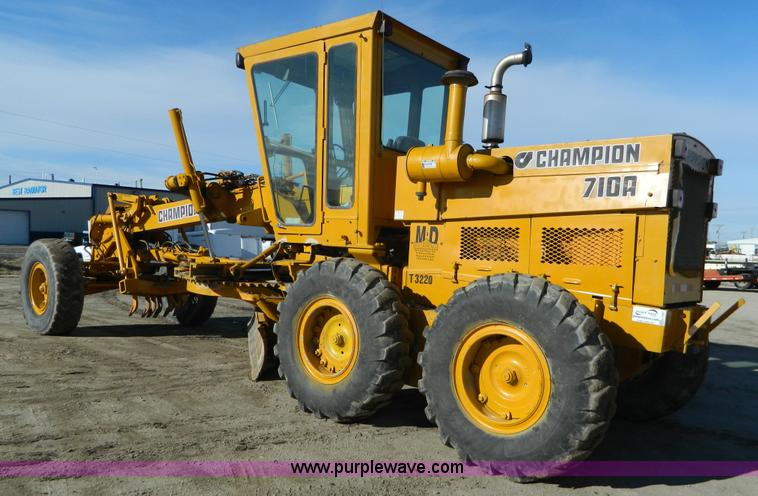 image for item L7307 1988 Champion 710A motor grader
