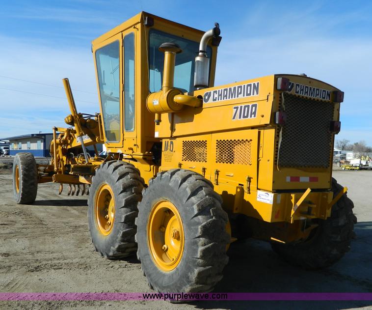 image for item L7307 1988 Champion 710A motor grader