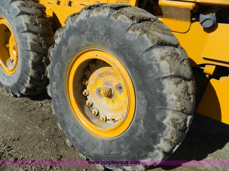 image for item L7307 1988 Champion 710A motor grader