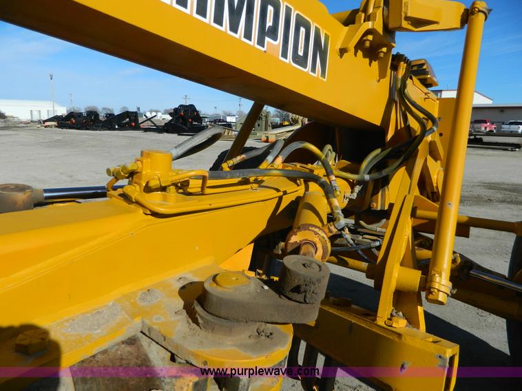 image for item L7307 1988 Champion 710A motor grader
