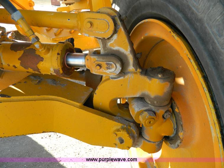 image for item L7307 1988 Champion 710A motor grader