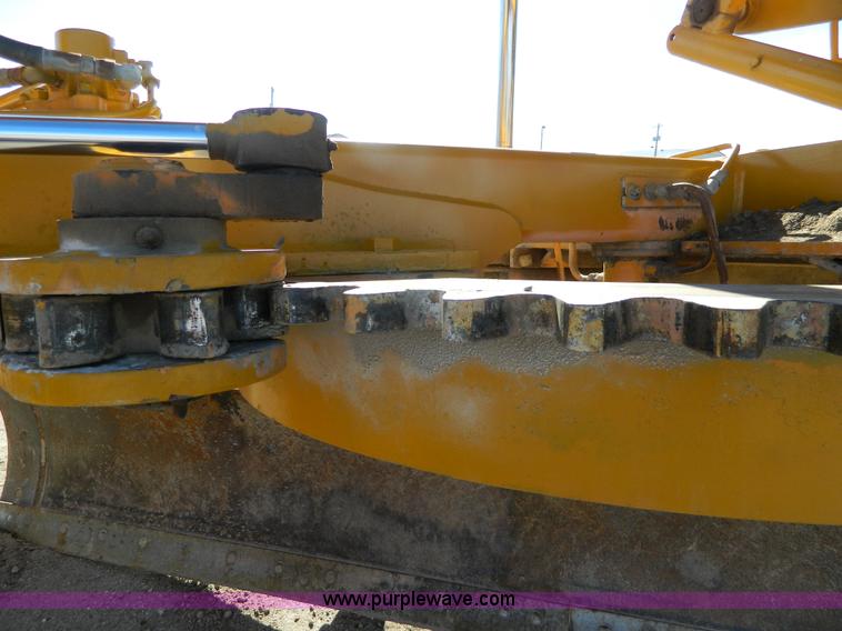 image for item L7307 1988 Champion 710A motor grader