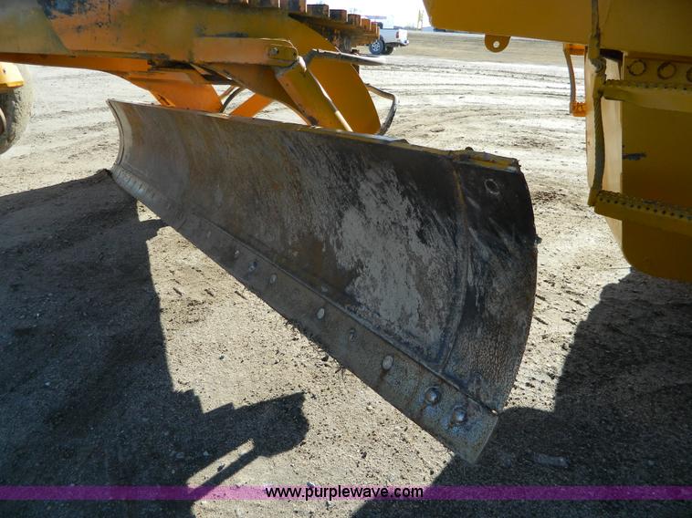 image for item L7307 1988 Champion 710A motor grader