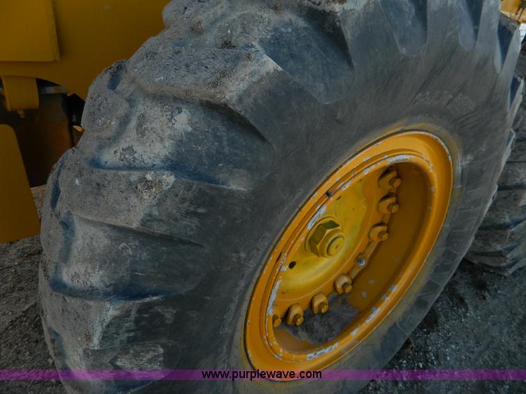 image for item L7307 1988 Champion 710A motor grader