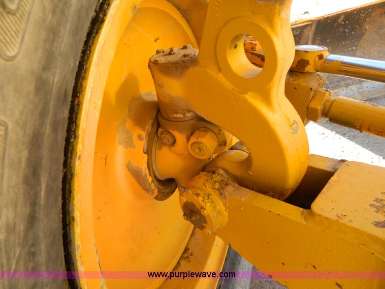 image for item L7307 1988 Champion 710A motor grader