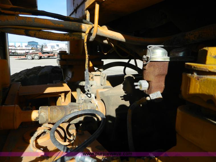 image for item L7307 1988 Champion 710A motor grader