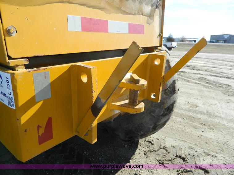 image for item L7307 1988 Champion 710A motor grader