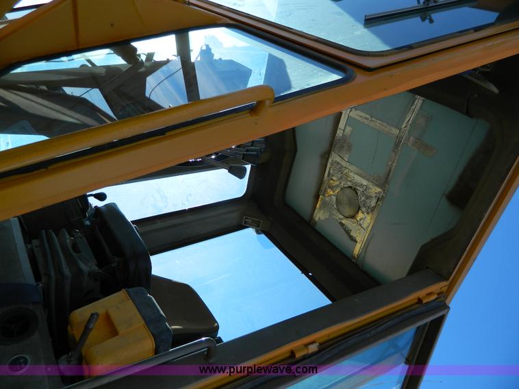 image for item L7307 1988 Champion 710A motor grader