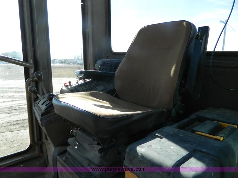 image for item L7307 1988 Champion 710A motor grader