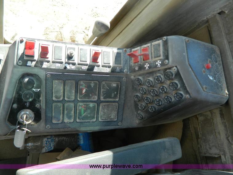 image for item L7307 1988 Champion 710A motor grader