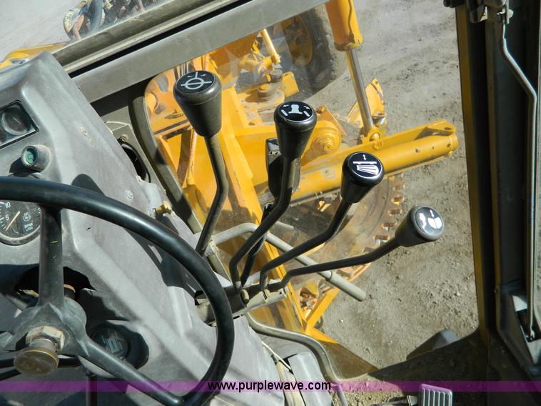 image for item L7307 1988 Champion 710A motor grader