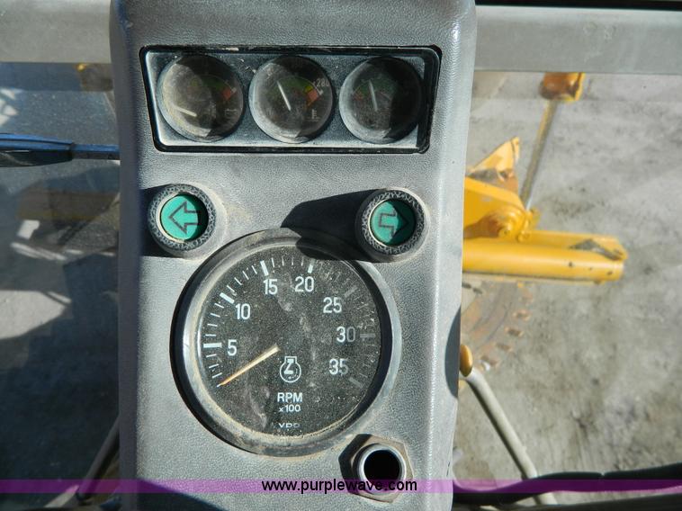 image for item L7307 1988 Champion 710A motor grader