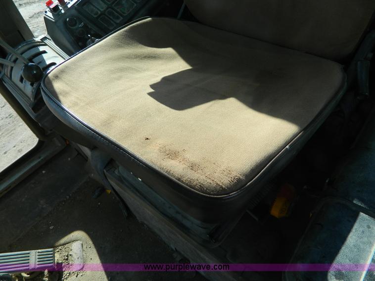 image for item L7307 1988 Champion 710A motor grader