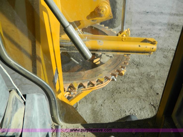 image for item L7307 1988 Champion 710A motor grader