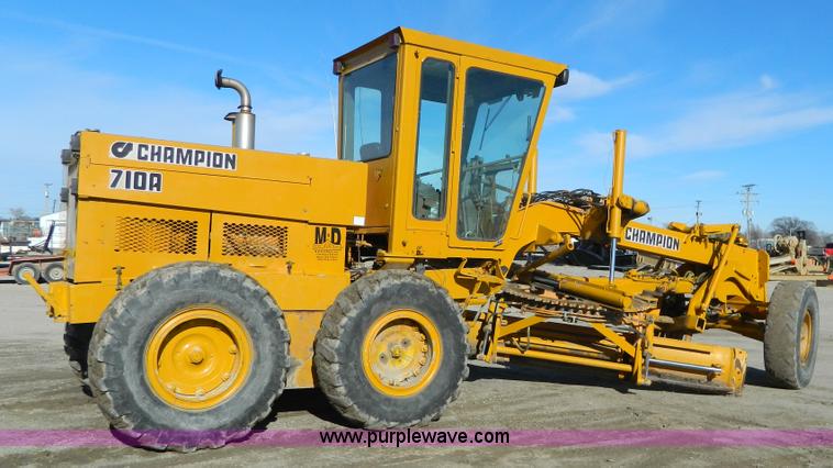 image for item L7307 1988 Champion 710A motor grader