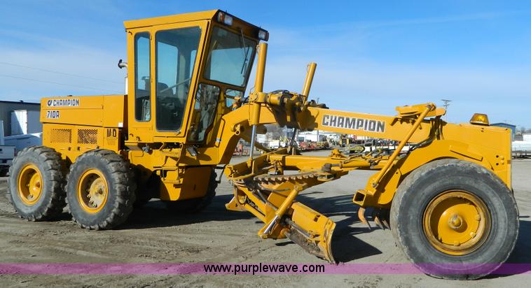 image for item L7307 1988 Champion 710A motor grader