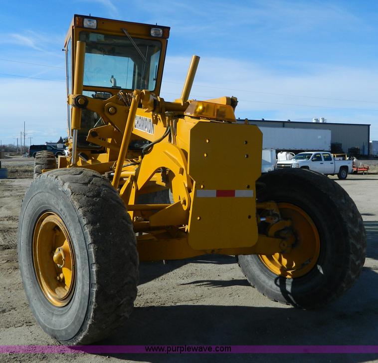 image for item L7307 1988 Champion 710A motor grader