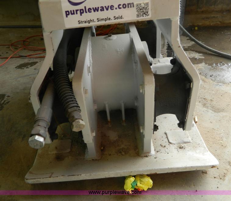 image for item L7312 Furukawa HP65 backhoe pad foot vibrator