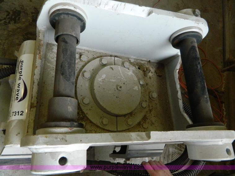 image for item L7312 Furukawa HP65 backhoe pad foot vibrator