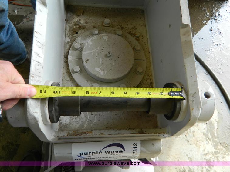 image for item L7312 Furukawa HP65 backhoe pad foot vibrator