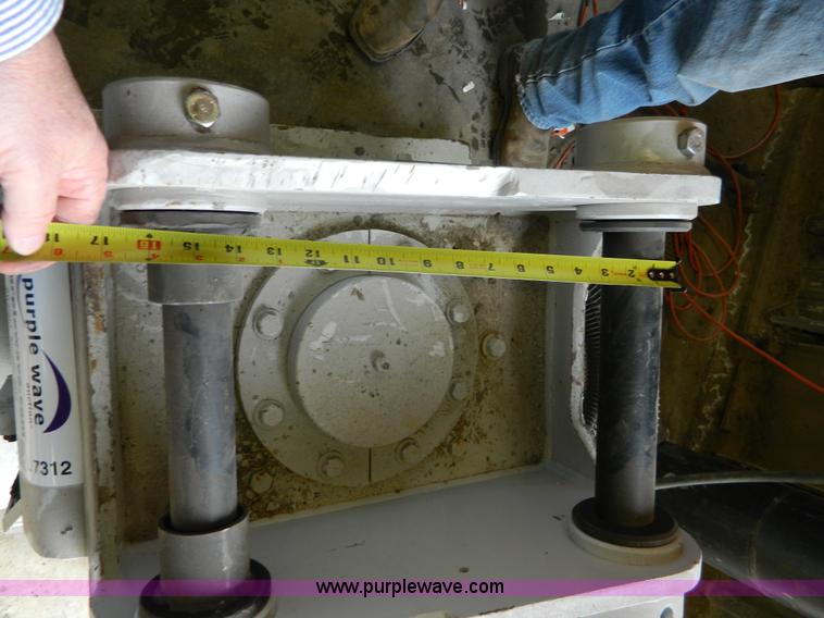 image for item L7312 Furukawa HP65 backhoe pad foot vibrator