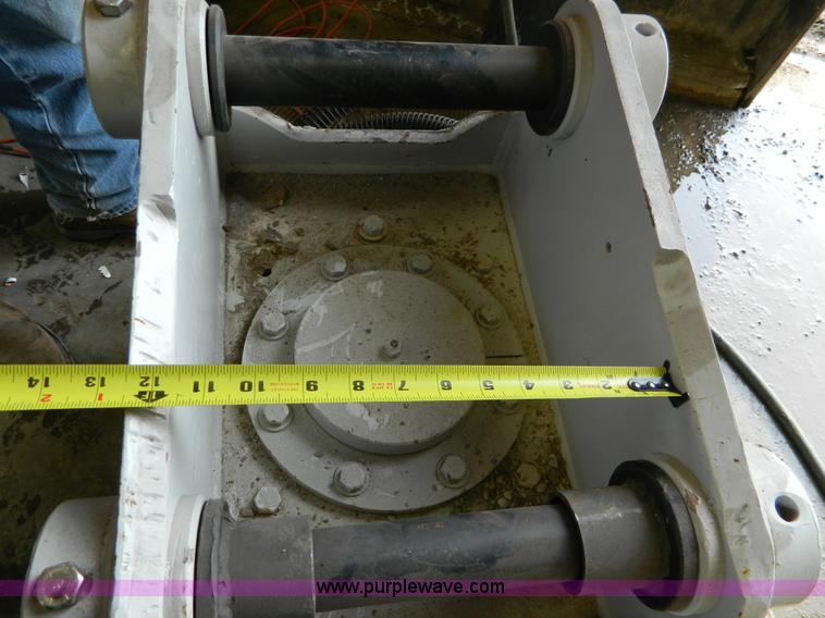 image for item L7312 Furukawa HP65 backhoe pad foot vibrator