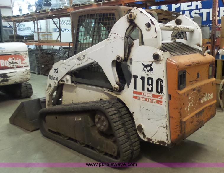 image for item N9352 2001 Bobcat T190 skid steer
