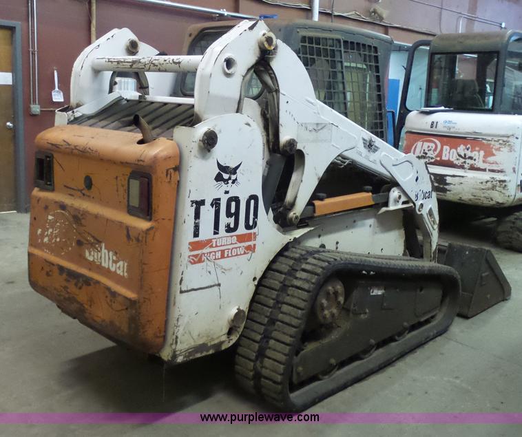 image for item N9352 2001 Bobcat T190 skid steer