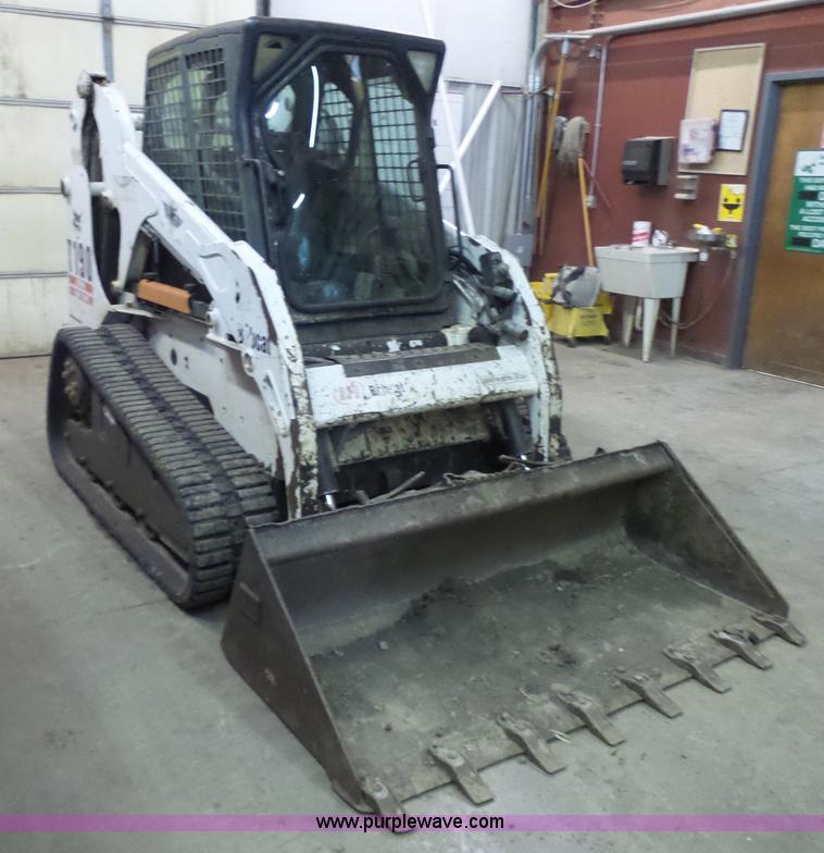 image for item N9352 2001 Bobcat T190 skid steer