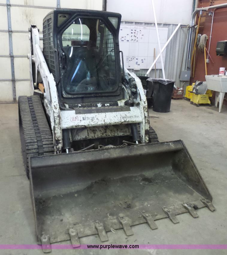image for item N9352 2001 Bobcat T190 skid steer