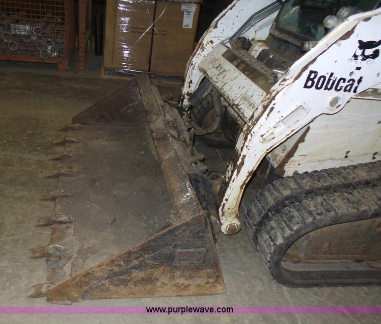 image for item N9352 2001 Bobcat T190 skid steer