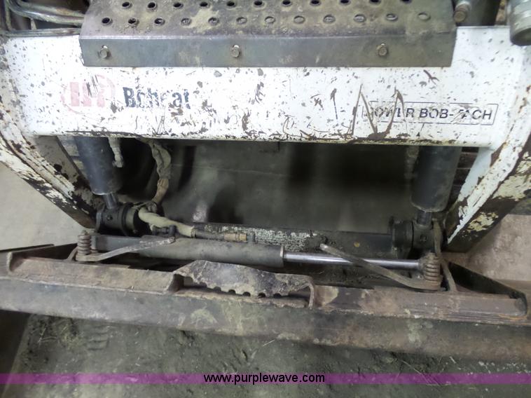 image for item N9352 2001 Bobcat T190 skid steer