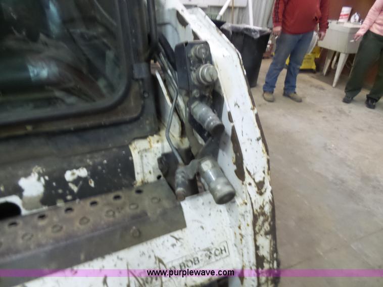 image for item N9352 2001 Bobcat T190 skid steer
